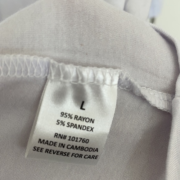 NWT Magical Season Christmas Tee 🌴🎁 - Picture 5 of 5